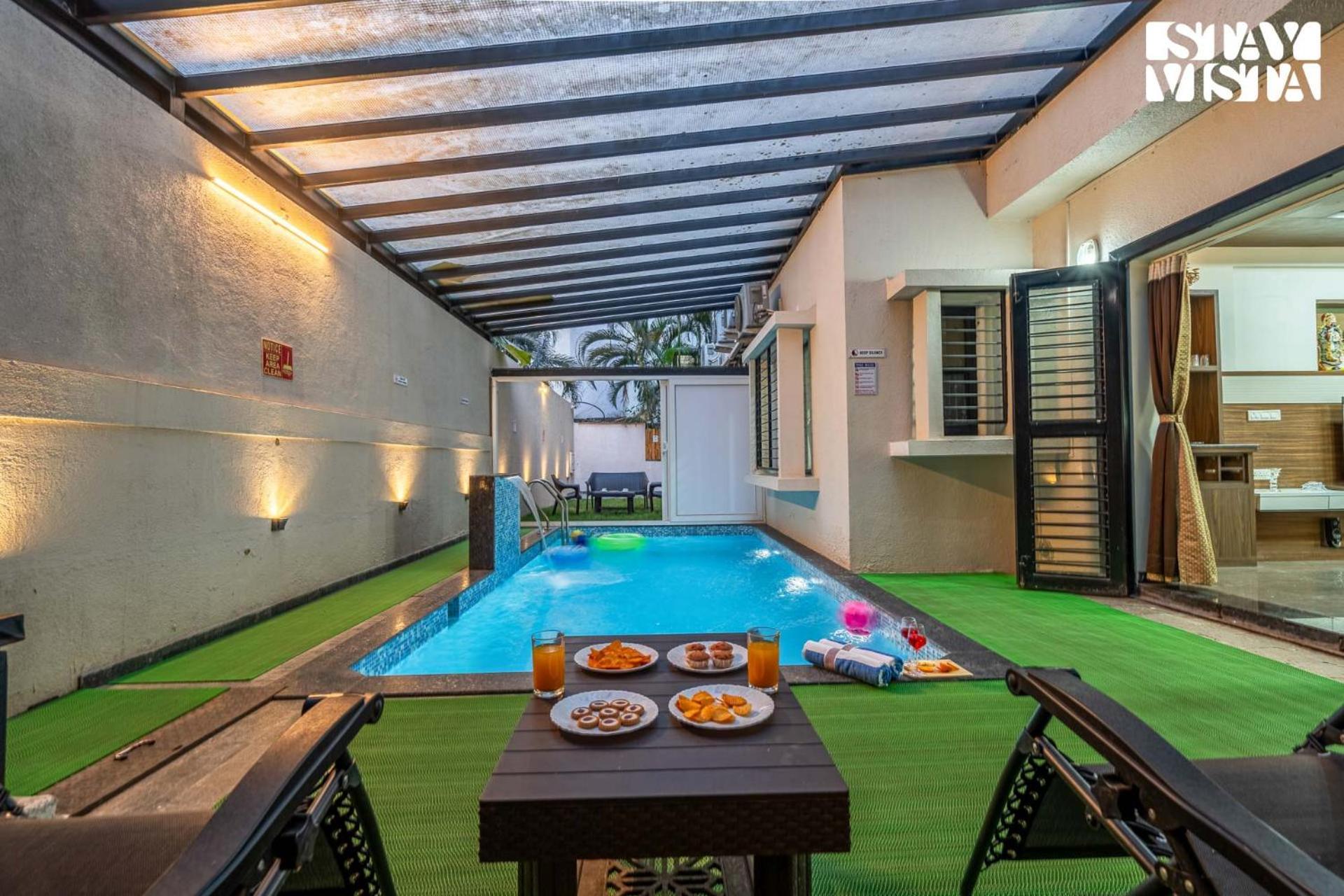 Serenity Meadows With Pool By Veo - Part Of Stayvista Nashik Buitenkant foto